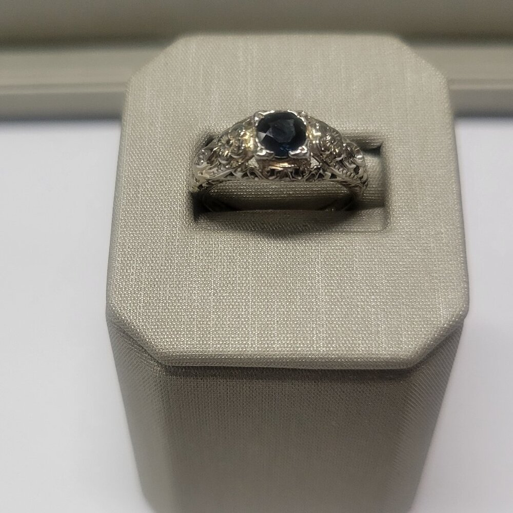 Flower Filigree Ring with Blue Sapphire Gemstone - 18kt White Gold - Size 4